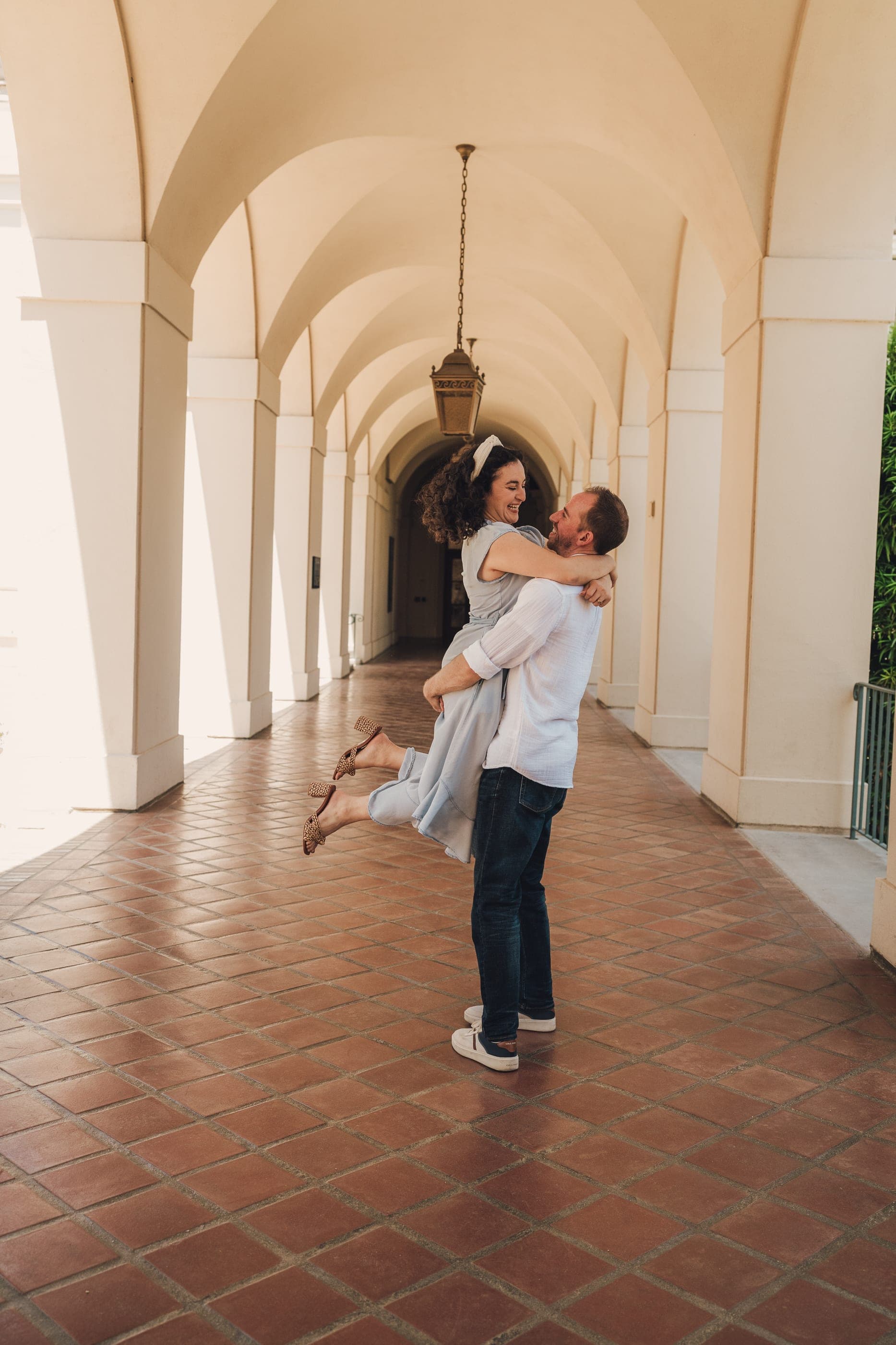 Engagement session in an arched colonnade
