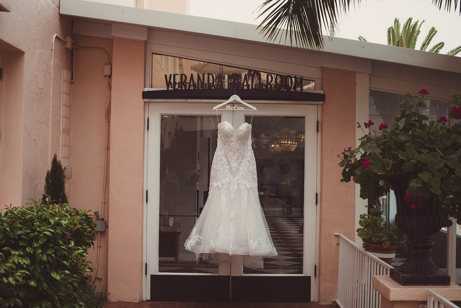 La Valencia Hotel Wedding: A Photographer's Guide to La Jolla's Pink Lady, photo 3 by Pete Cohen, Los Angeles photographer